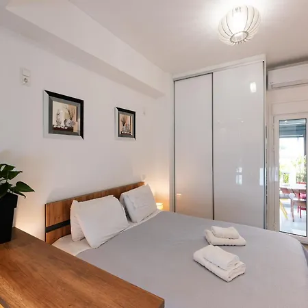 Modern Studio Apartment A-2